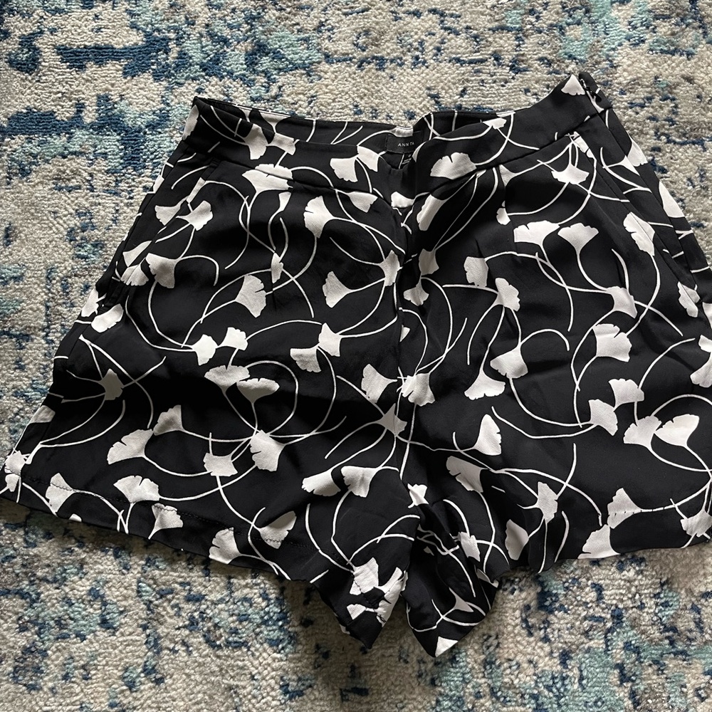 Ann Taylor black and white shorts